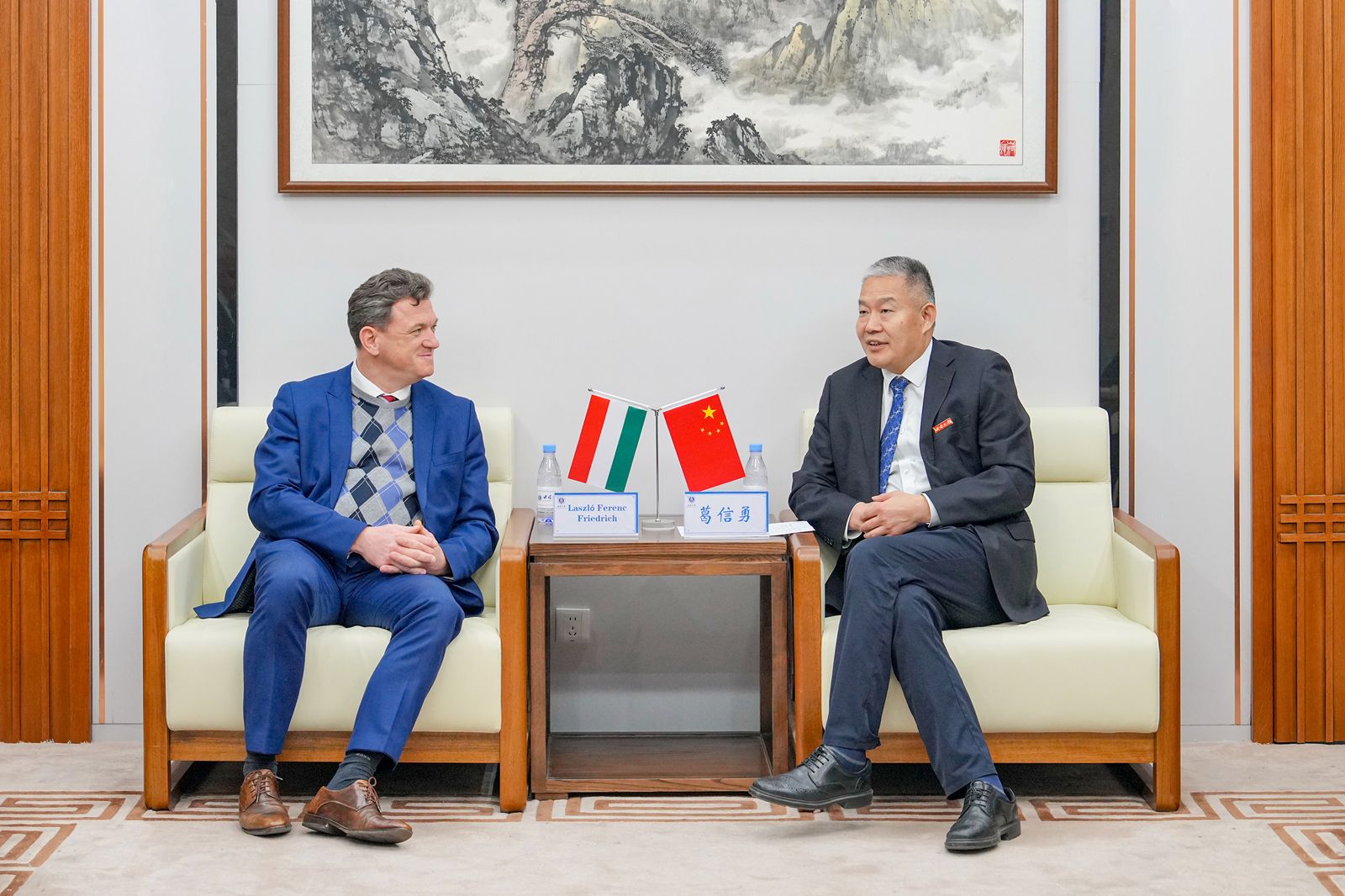 文件名称:会见_副本.jpg原图大小:1.79MB