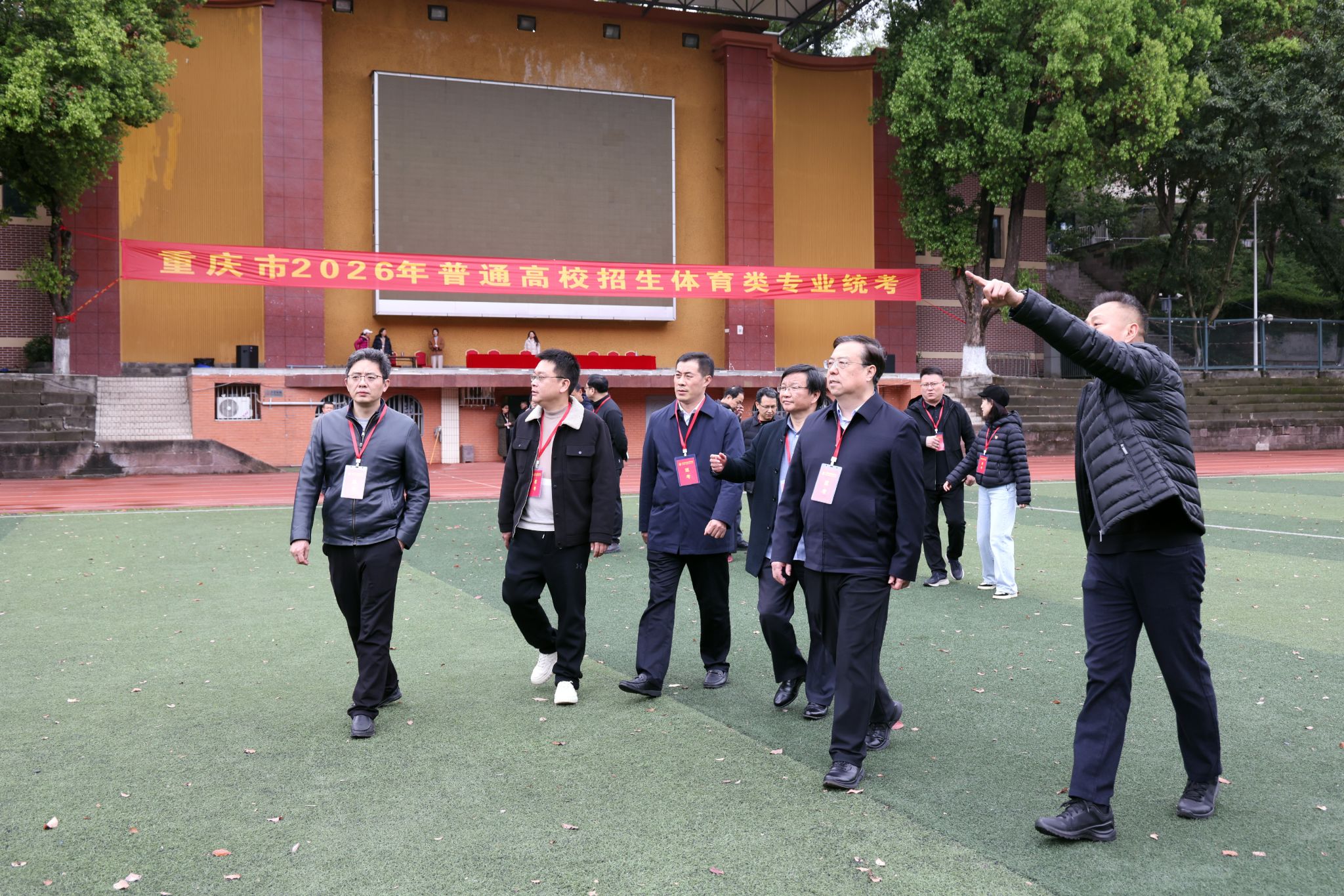 文件名称:26年体考-2领导巡视-1胡院长、王校长、白校长巡视100米.jpg原图大小:6.89MB